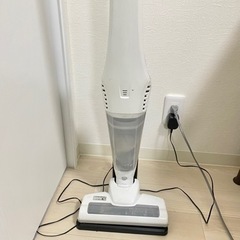 コードレス掃除機 充電器スタンドありの画像