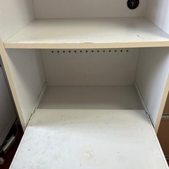 スリムな食器棚✨炊飯器、電子レンジ、食器全て収納可能の画像