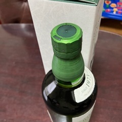 残り半分ほどになってきました。案内付　サントリー シングルモルトウイスキー 白州 700ml 新品未開封 箱付きの画像