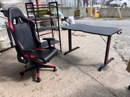 【‼️✨超お得本日限り限定✨‼️】ゲーミングチェア　テーブル　棚　3点セット