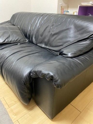 黒革ソファー