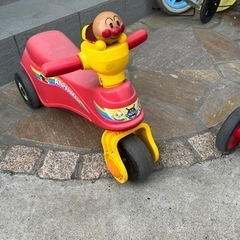 子供用三輪車の画像