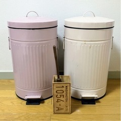 【受け渡し予定者決定】レトロなゴミ箱 12L 2つ、ホコリ取りブ...