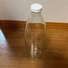 空瓶4本　1リットル瓶の画像