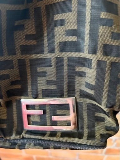 FENDI､ゴールド金具付き
