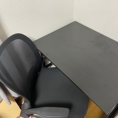 学習机と椅子（黒色）の画像