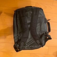 使い古したビジネスバッグの画像