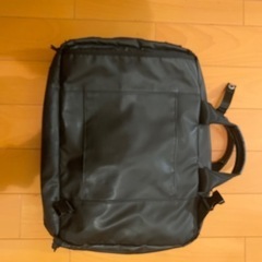 使い古したビジネスバッグの画像