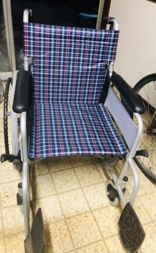 《SOUL'd OUT》【新品未使用】自走＆介助式兼用車いす 背折れ