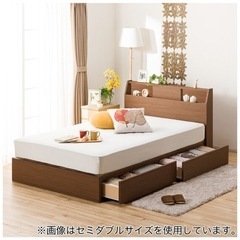 クイーンサイズ　引出し・コンセント付ベッドフレーム クイーン】引出し、コンセント、照明付きベッドフレーム