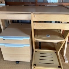 新学期準備❣️分解できるイトーキ学習机の４点セット(男女🆗)の画像
