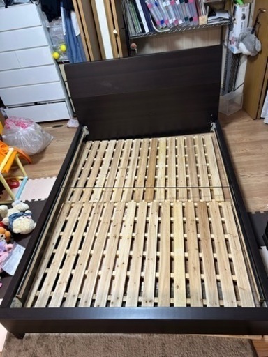 【売れました】ダブルベッド用　フレーム　ニトリ
