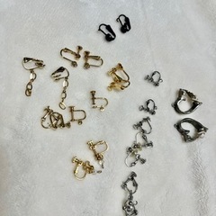 イヤリングパーツたくさん　アクセサリーパーツの画像