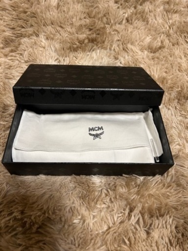 新品同様(保存袋・箱付き)MCM 総柄 ラウンドファスナー 長財布 ウォレット