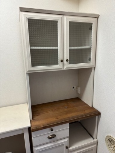 【3/11まで】アンティーク調 食器棚 ホワイト