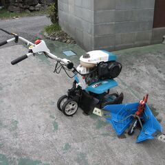 クボタ管理機（耕運機）TMS30（培土機TMAブルー付）の画像