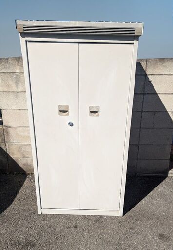 【配送出来ます】イナバ物置 小型物置 腐食 錆無し 両側開き 全開可能（近くなら配送も可能です）