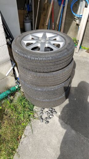 タイヤ・ホイル売ります（ナット付）