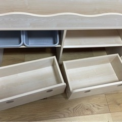 絵本おもちゃ棚の画像