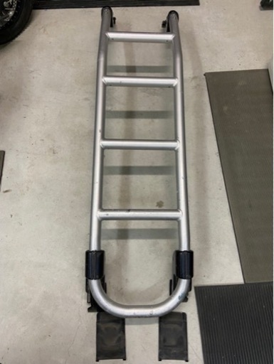 ハイエース　100系　リアラダー