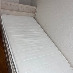 ニトリ　シングルベッド白　収納・マットレス付