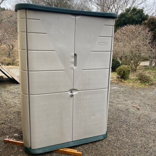 ラバーメイド物置短期出品にします