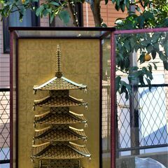 処分　五重塔　五円玉　インテリア　置物　980枚?の画像