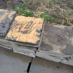 歩道のコンクリート製敷石