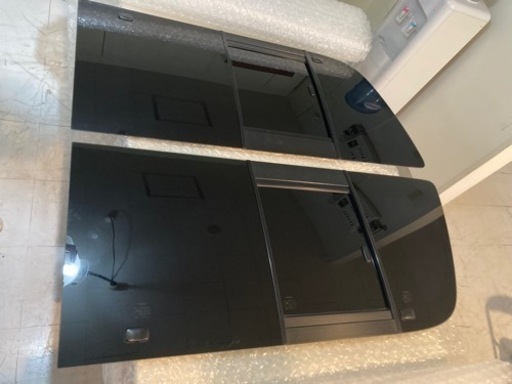 ハイエース　二列目　ガラス
