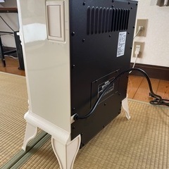暖炉型ファンヒーターの画像