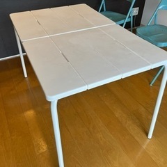 ダイニングテーブル 屋外 屋内の画像