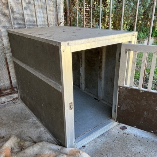 大型犬　犬舎　アルミ輸送箱