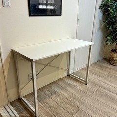 シンプルなパソコンデスク　白