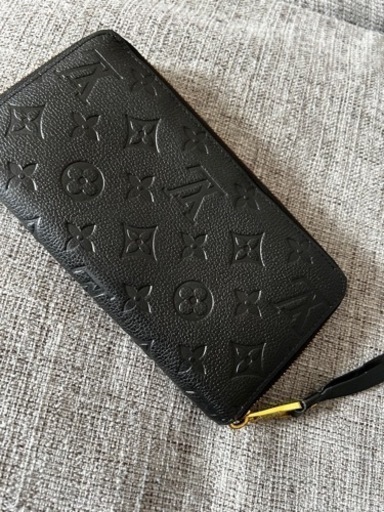 VUITTON 財布