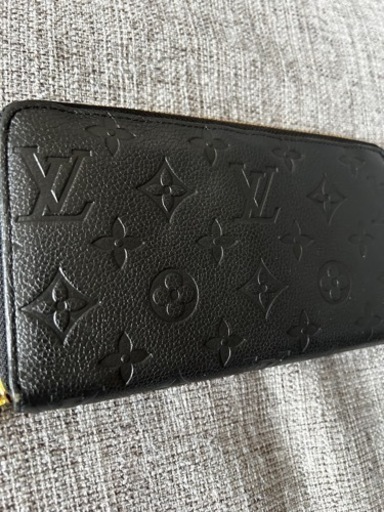 VUITTON 財布