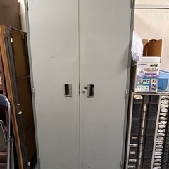 SEKISEI 観音開きのロッカー