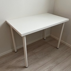 IKEA テーブルとイスのセットの画像