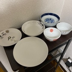 お茶碗と皿と耐熱ボウル