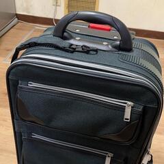 キャリーバッグ　旅行の画像