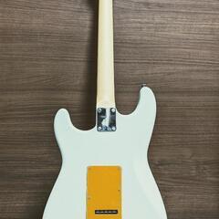 変わったグレーカラーのストラトキャスターの画像