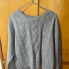 ニット　美品　GU 背中空き