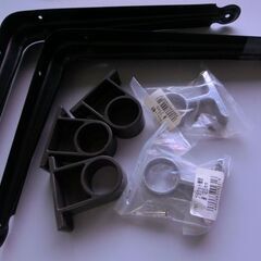 黒色ネジ付き　L字金具（マッドブラック）2本　25㎝ｘ20㎝ｘ4.5㎝とパイプ用壁面、中継部品のDIYセットの画像