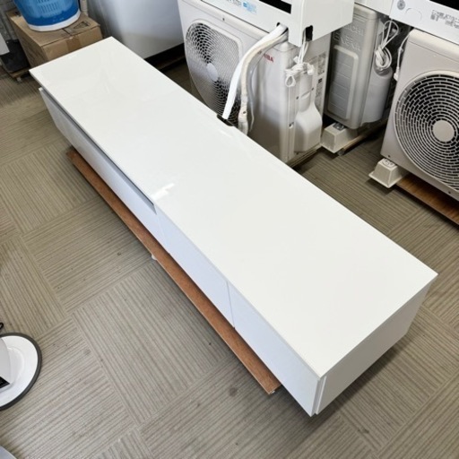 【超美品‼️】日本製♪ 現行モデル ロウヤ 180cm幅ローボード テレビ台 収納家具 鏡面仕上げホワイト♪
