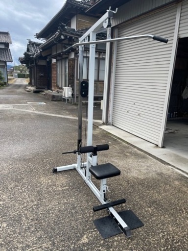ラットプルダウン　筋トレ　フィットネス　トレーニング　ベンチプレス　スクワット