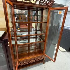 リサイクルショップどりーむ天保山店　No11722　英国家具　飾り棚　アンティーク　超高級品　葡萄彫刻　アジアンビンテージ　花梨材　繊細な彫刻　相場30万円相当の画像