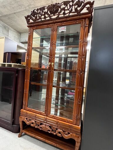 リサイクルショップどりーむ天保山店　No11722　英国家具　飾り棚　アンティーク　超高級品　葡萄彫刻　アジアンビンテージ　花梨材　繊細な彫刻　相場30万円相当