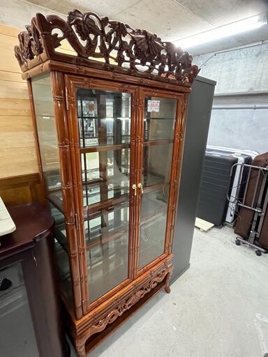 リサイクルショップどりーむ天保山店　No11722　英国家具　飾り棚　アンティーク　超高級品　葡萄彫刻　アジアンビンテージ　花梨材　繊細な彫刻　相場30万円相当