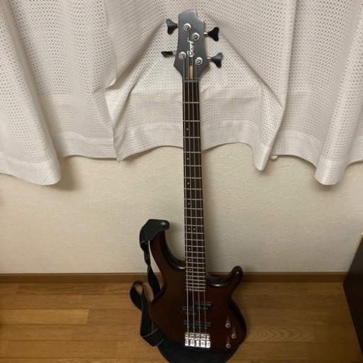 【苫小牧バナナ】アイバニーズ/Ibanez エレキベース 4弦 スルーネック構造 MC924 音出しOK ストラップピン交換済み 現状渡し♪ 苫小牧バナナ】アイバニーズ/Ibanez エレキベース 4弦 スルーネック