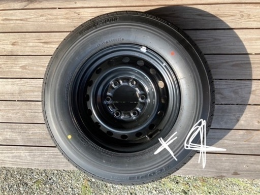未使用　純正　ハイエース　タイヤ　×4　ホイールあり