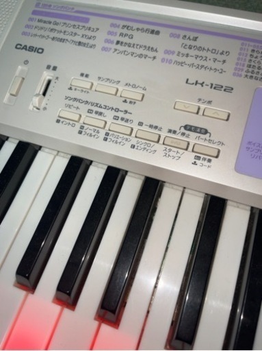 カシオ 光ナビゲーション キーボード 61鍵盤 LK-122 ホワイト 2015年製